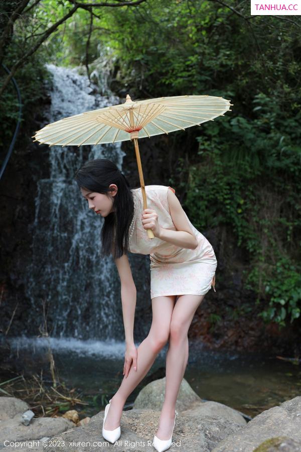 糖豆  [XiuRen]高清写真图 2023.08.15 No.7234 糖豆sisi 旗袍美腿第5张图片